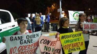 Alumnos. Entre los manifestantes hubo gran cantidad de niños que estudian en escuelas de la zona. Gentileza.