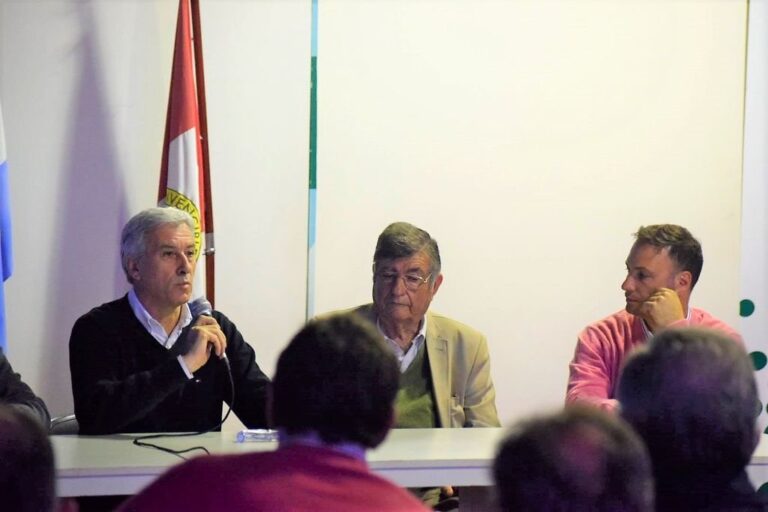 El encuentro de las autoridades con los vecinos y representantes de instituciones del sur provincial. Gentileza: Transmedia VT.