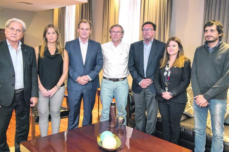 El gobernador Bordet y los legisladores entrerrianos acordaron una estrategia parlamentaria ante la crisis del sector citrícola.