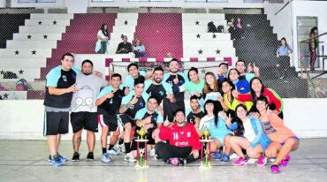 Los planteles de Hay Equipo y Portugués posaron