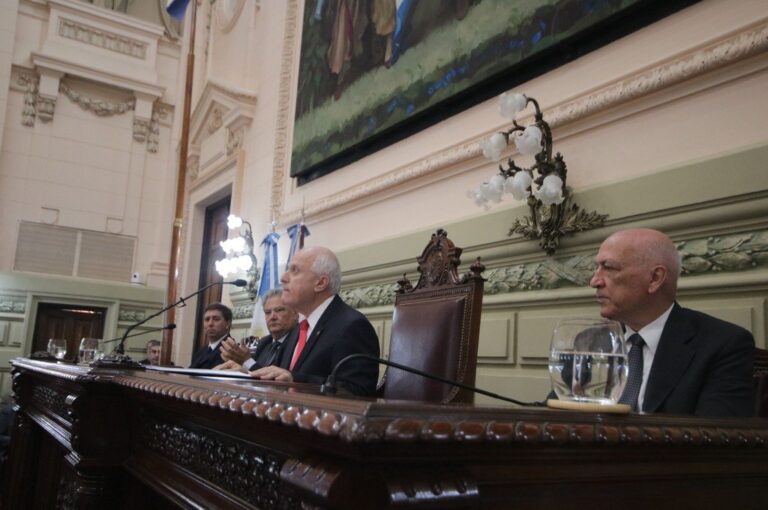 El gobernador Lifschitz junto al vicegoberandor Carlos Fascendini y el presidente de Diputados