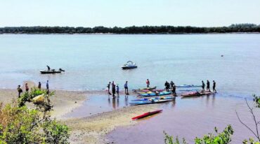 La costa del río Uruguay en Puerto Yeruá no sólo se destaca por sus playas sino también porque permite la práctica de diversas actividades deportivas. Turismo Puerto Yeruá