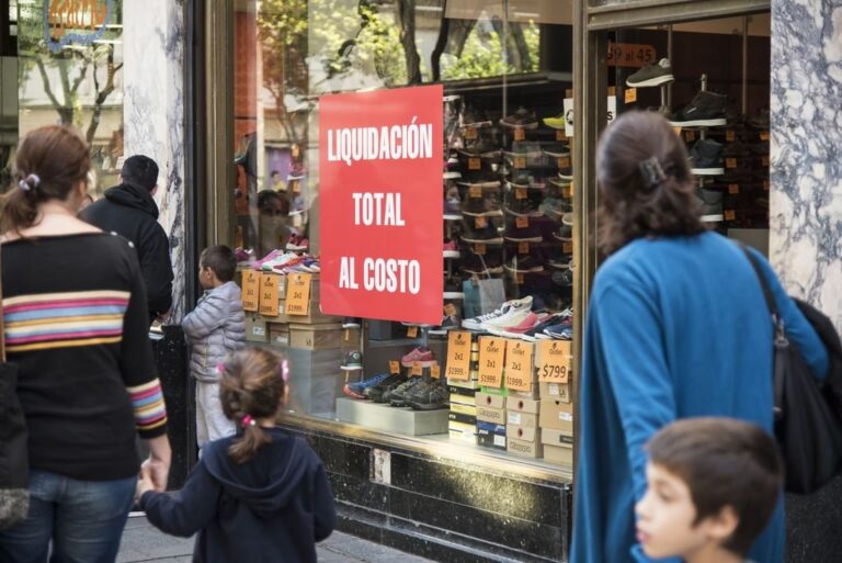 Caída. La contracción se explica por el bajo desempeño de los índices de producción industrial y de ventas