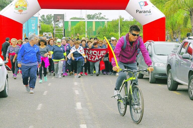 El sábado 27 de abril se desarrolló la caminata solidaria 'Paraná Suma'