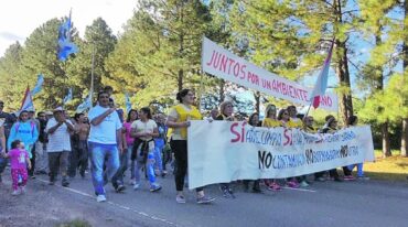 Entrerrianos y uruguayos se manifestaron en contra de la instalación de la segunda planta de celulosa de la firma finlandesa UPM.