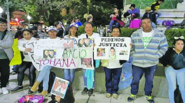 En los encuentros hay caras conocidas y carteles con rostros que representan a quienes no tienen voz. Algunas causas son recientes