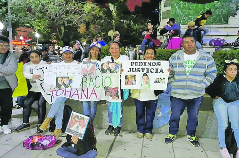 En los encuentros hay caras conocidas y carteles con rostros que representan a quienes no tienen voz. Algunas causas son recientes