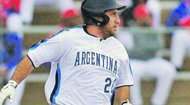 Bruno Motroni lleva 15 años integrando el seleccionado mayor de softbol y en Praga participará por quinta ocasión de un Campeonato Mundial.