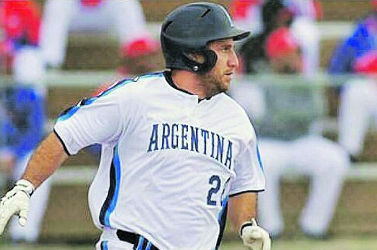 Bruno Motroni lleva 15 años integrando el seleccionado mayor de softbol y en Praga participará por quinta ocasión de un Campeonato Mundial.