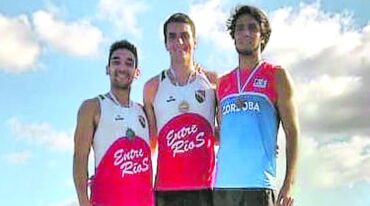 El maciense Sergio Pandiani y el bovrilense Alexis Heit (centro e izquierda) lograron un inolvidable 1-2 en decatlón
