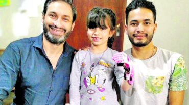 La niña rosarina recibió su mano impresa en 3D