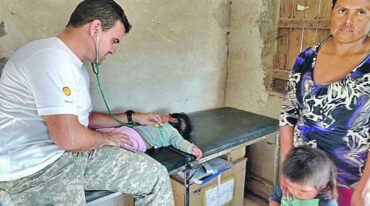 La atención médica estuvo a cargo de tres médicos voluntarios. El diagnóstico cruel es que el 90% de la población del Paraje Techat padece la enfermedad de Chagas.