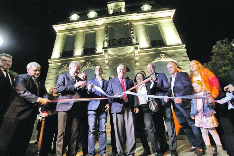 Todos juntos. El gobernador Miguel Lifschitz y el intendente santafesino José Corral
