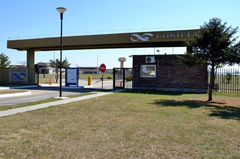Alerta. En el Centro Científico Tecnológico Conicet Santa Fe advierten la escasez de ingresos para los 18 institutos que funcionan allí. Archivo.