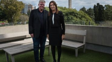 Concepto. 'Leí sobre los niveles de los salarios en Argentina. En comparación con otras profesiones