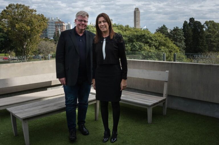 Concepto. 'Leí sobre los niveles de los salarios en Argentina. En comparación con otras profesiones