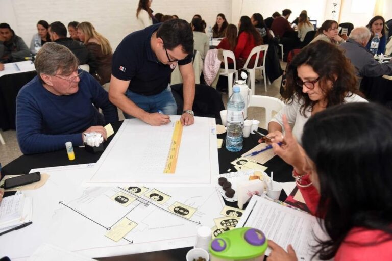 La jornada en Pavón se desarrolló en el centro de jubilados local. Gentileza: prensa ECOM.