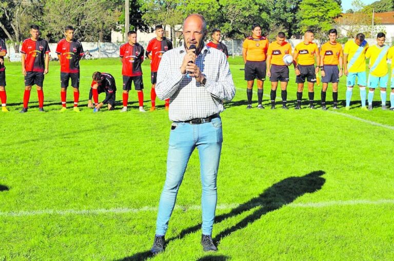 Yamil Ismail encabezó la ceremonia previa a la disputa del partido entre Don Bosco y Palermo