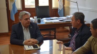 El ministro recibió al candidato a intendente por el Frente Progresista en Laguna Paiva. Gentileza.