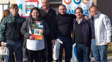 El ministro Jorge Alvarez estuvo en la entrega de los inmuebles. Gentileza: prensa Gobierno de Santa Fe.
