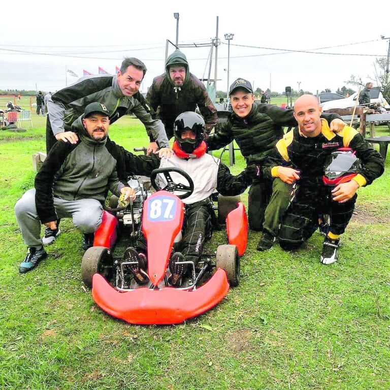La banda que siempre acompaña. En cada momento de su vida Iván Furios se mostró acompañado por sus inseparables amigos. Entre ellos el ex futbolista Mariano Ducret.