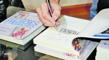 'Crónicas de héroes y traidores' ganó el Premio Literario Fray Mocho en el género novela.