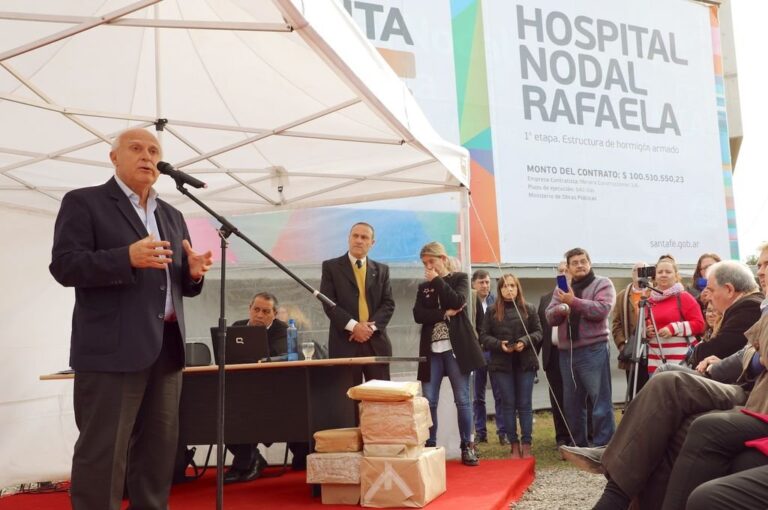 El gobernador Lifschitz encabezó la apertura de sobres de la segunda etapa del Hospital Nodal de Rafaela. Gentileza: prensa Gobierno de Santa Fe.