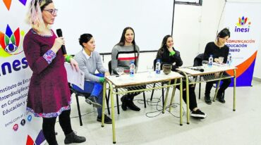 De izquierda a derecha: Cristina Schwab (presentadora por INESI)