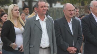 Omar Colombo rubricó un acuerdo conciliatorio con la Federación de Cooperadoras Escolares que establece un plan de pago para la histórica deuda generada por el Municipio de Recreo. Gentileza: prensa Municipalidad de Recreo.