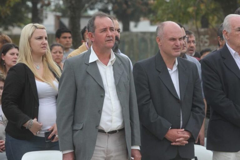 Omar Colombo rubricó un acuerdo conciliatorio con la Federación de Cooperadoras Escolares que establece un plan de pago para la histórica deuda generada por el Municipio de Recreo. Gentileza: prensa Municipalidad de Recreo.