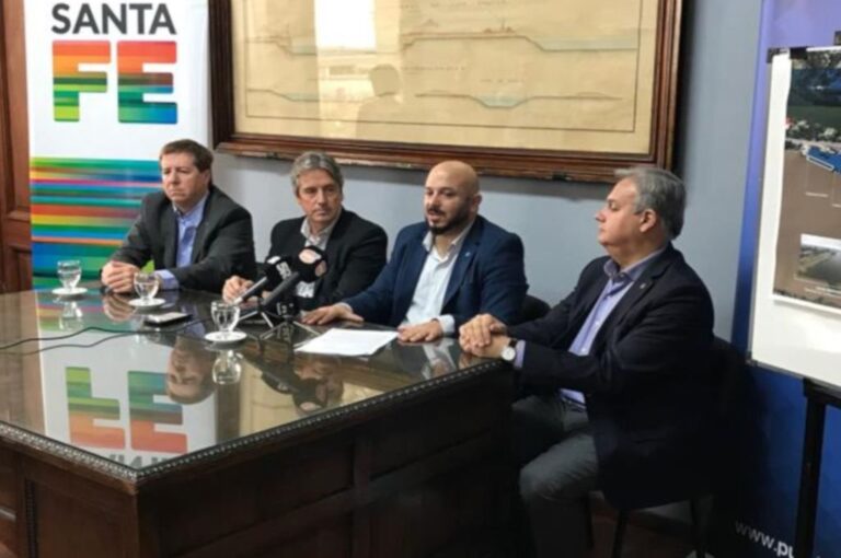 La firma del acta-acuerdo supone un conjunto de obras que tendrá dos etapas. Gentileza: prensa Gobierno de Santa Fe.