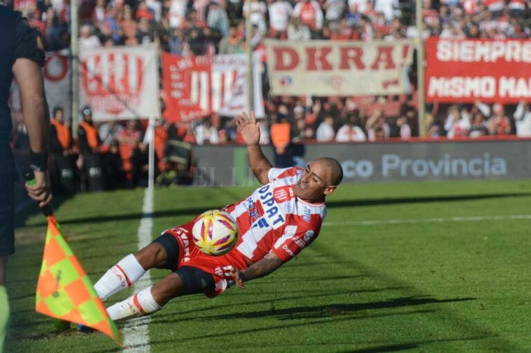Se inclinó por Rosario. Diego Zabala arregló con Central. Los clubes se pusieron de acuerdo y la entidad Canalla le compró a Unión el 50 por ciento del pase del uruguayo. Luis Cetraro