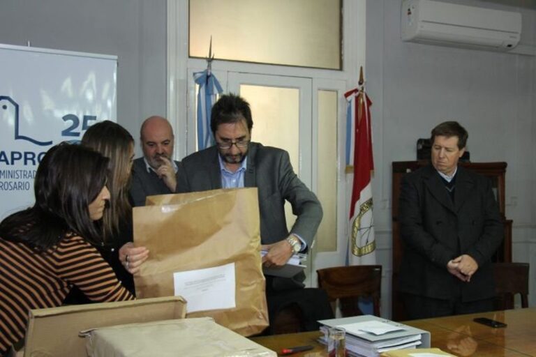 La licitación busca mejorar las instalaciones de la costa central de Rosario para dinamizar el transporte de pasajeros. Mirador Provincial.