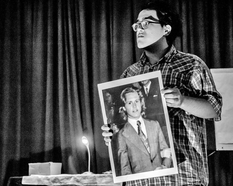 Los alumnos teatralizaron el arduo reclamo de los familiares de Maschio. Gentileza Mauricio Amiel