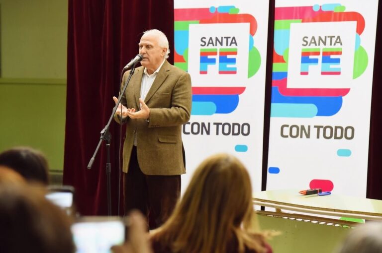 Se presentan 16 ofertas al llamado público. Gentileza: prensa Gobierno de Santa Fe.