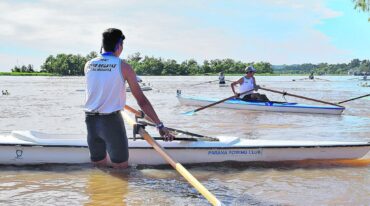 Regatas Uruguay 'reflotó' al deporte que le dio origen y el domingo próximo exhibirá su gran presente en otra festividad del remo en Paraná. Prensa Remo PRC
