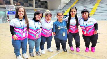 El primer equipo femenino de talla baja se está consolidando y el objetivo inmediato es el de conformar pronto la selección argentina. Gentileza Maia Petcoff