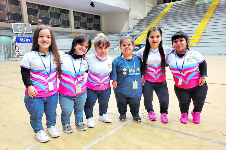 El primer equipo femenino de talla baja se está consolidando y el objetivo inmediato es el de conformar pronto la selección argentina. Gentileza Maia Petcoff