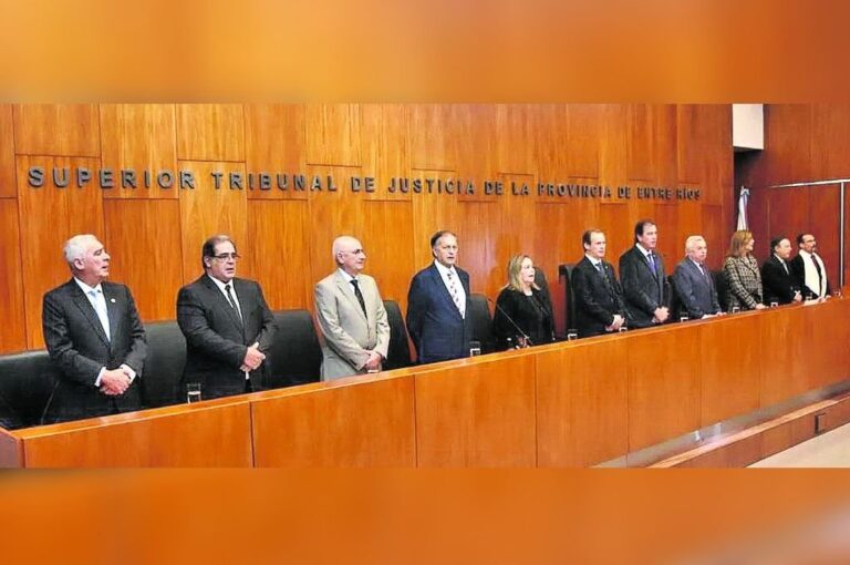 El gobernador participó en la apertura de las Jornadas de Juicio por Jurados en el STJ.