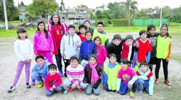 La Escuela de Fútbol Infantil Barrio Belgrano a pleno y con su ilusión.