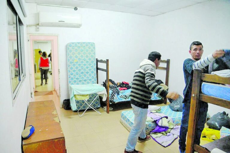 Algunos clubes abrieron sus puertas para que la gente no duerma en la calle
