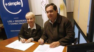 El intendente Vallejos firmó el acuerdo con el ENACOM. Gentileza: prensa Municipalidad de Reconquista.