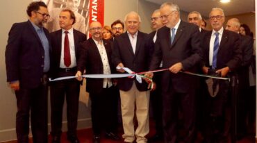 El gobernador hizo el corte de cintas de la muestra. Gentileza: prensa Gobierno de Santa Fe.