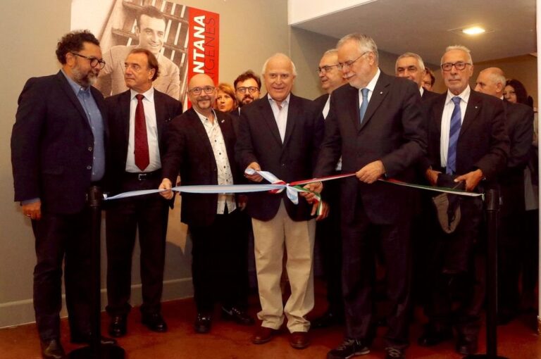 El gobernador hizo el corte de cintas de la muestra. Gentileza: prensa Gobierno de Santa Fe.