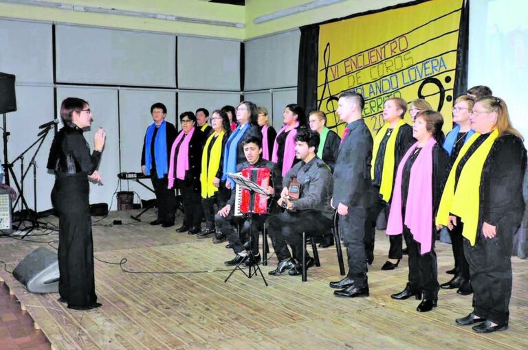 El Coro Municipal 'Albricias' fue el encargado de abrir el encuentro. Belén Dittler (Municipalidad de Cerrito)