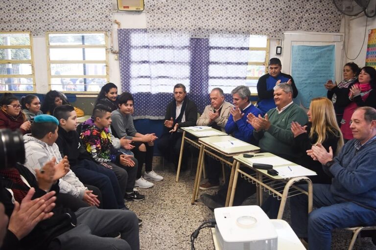 El intendente Rucci estuvo presente en el acto. Gentileza: prensa Gobierno de Santa Fe.