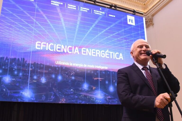Miguel Lifschitz en la presentación del portal web de eficiencia energética de la Provincia de Santa Fe. Gentileza: prensa Gobierno de Santa Fe.