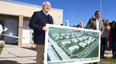 El gobernador estuvo en la entrega de las casas. Gentileza: prensa Gobierno de Santa Fe.