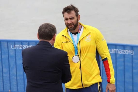 César de Césare recibe la presea de plata. No se dio por vencido y es un ícono del canotaje de Ecuador. Pichincha Universal
