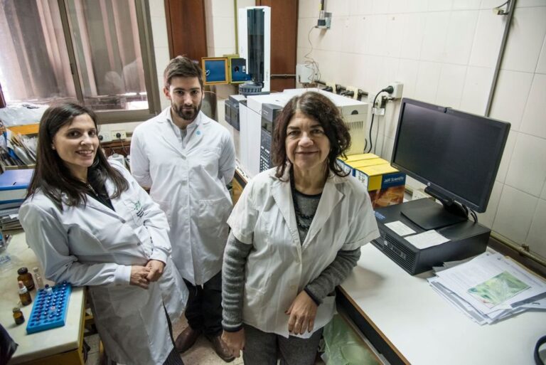 Equipo. Los integrantes del laboratorio CG/EM (Cromatografía Gaseosa con Espectrometría de Masas)